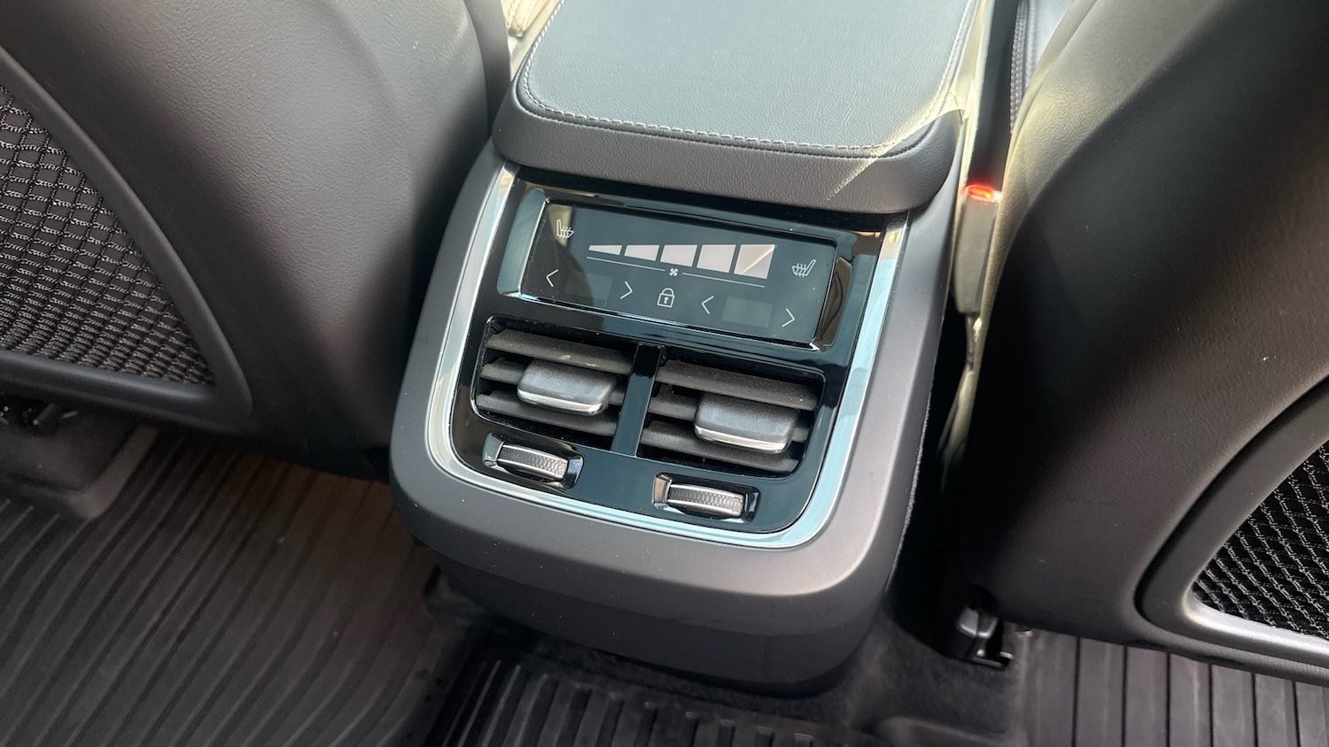 Used Volvo XC90 2023 for sale - 78176357: Photo 15