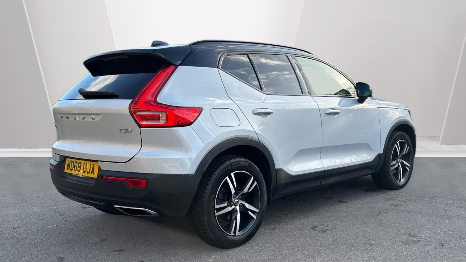 Used Volvo XC40 2020 for sale - 76979297: Photo 2