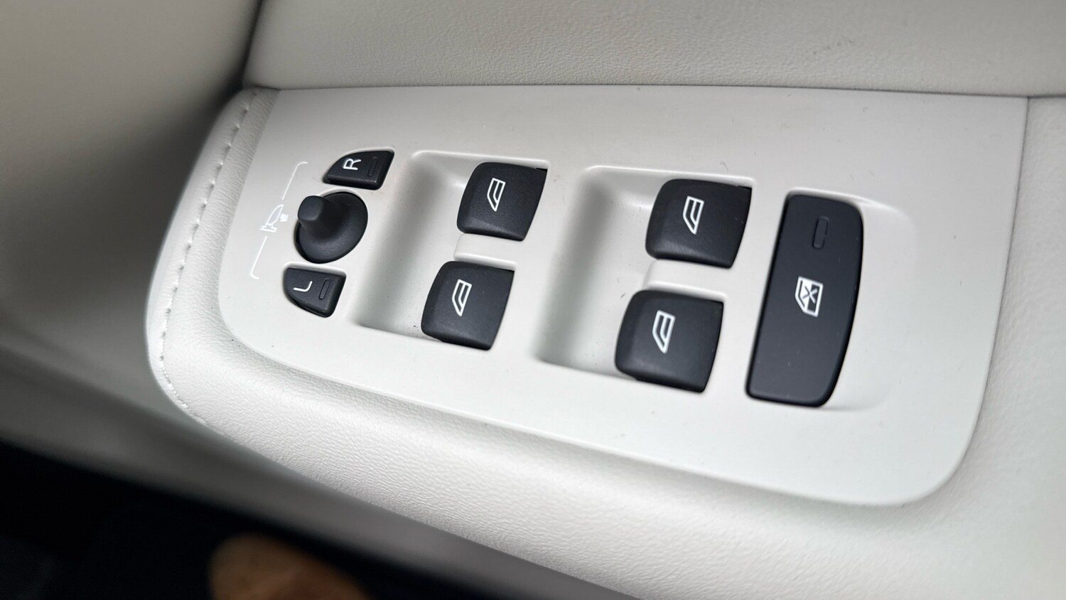 Used Volvo XC60 2021 for sale - 77983856: Photo 27