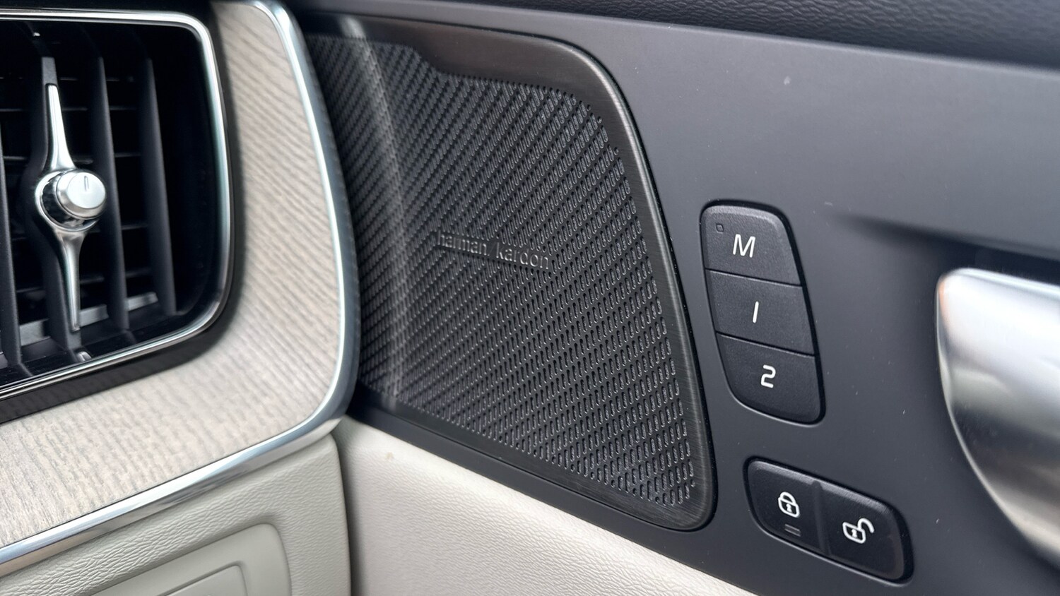 Used Volvo XC60 2021 for sale - 77983856: Photo 29