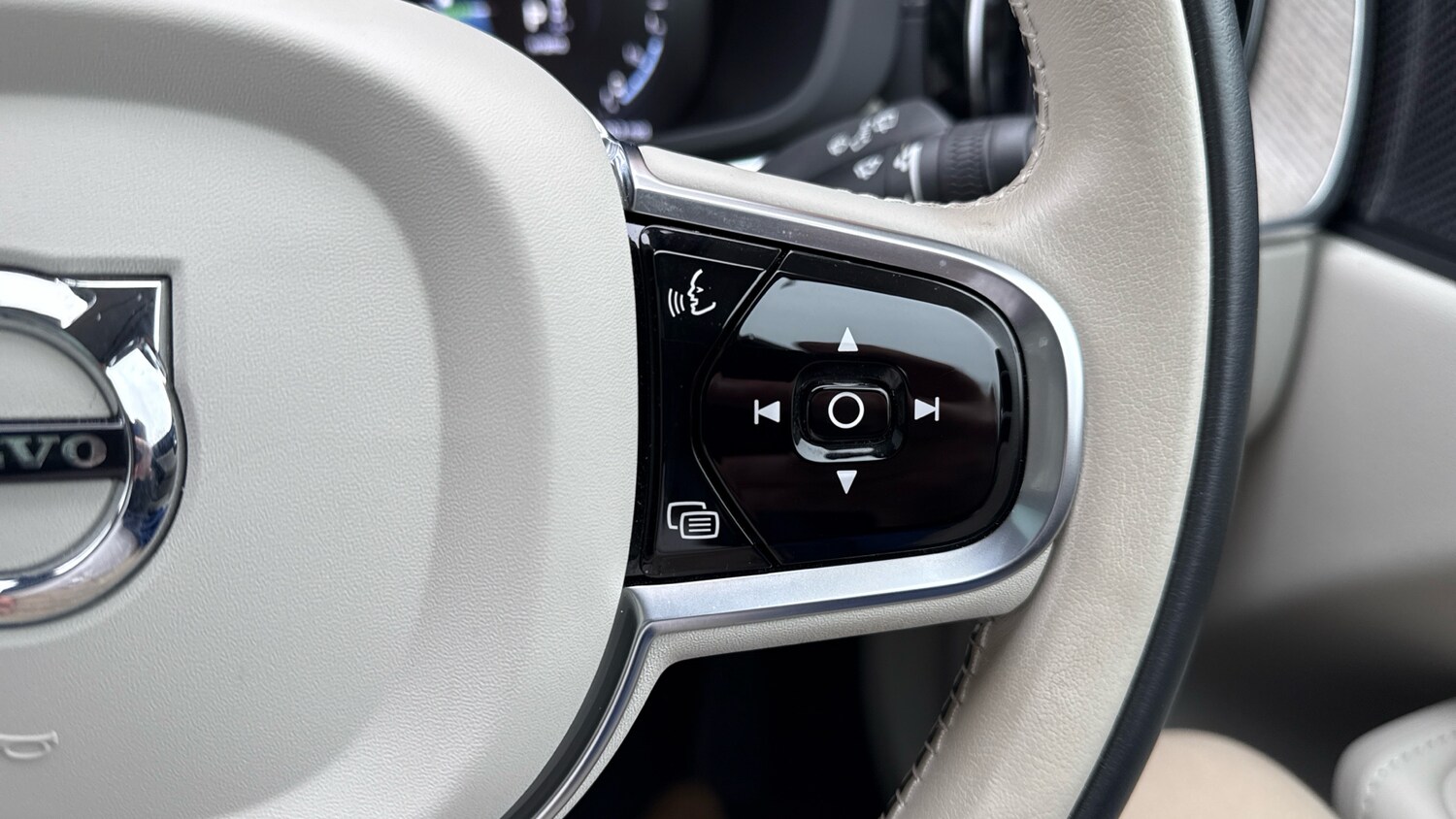 Used Volvo XC60 2021 for sale - 77983856: Photo 30