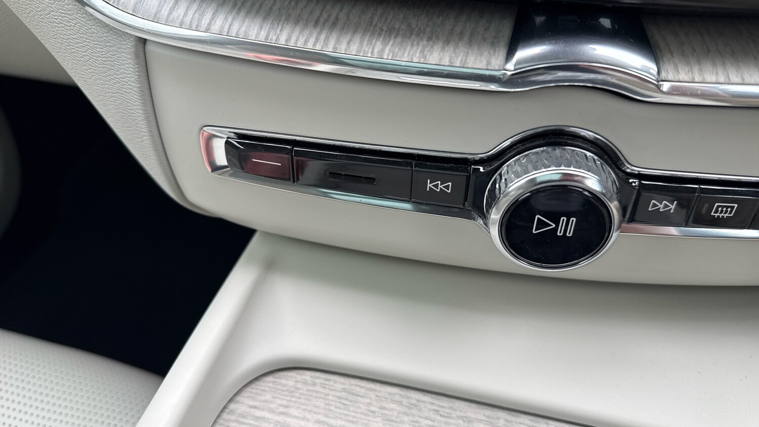 Used Volvo XC60 2021 for sale - 77983856: Photo 43