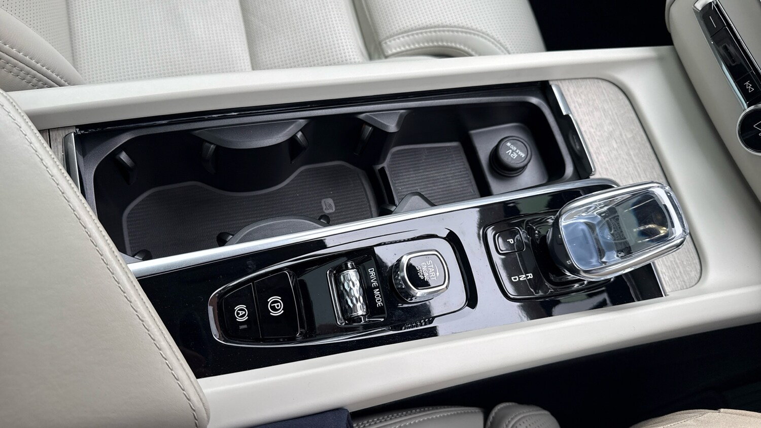 Used Volvo XC60 2021 for sale - 77983856: Photo 44