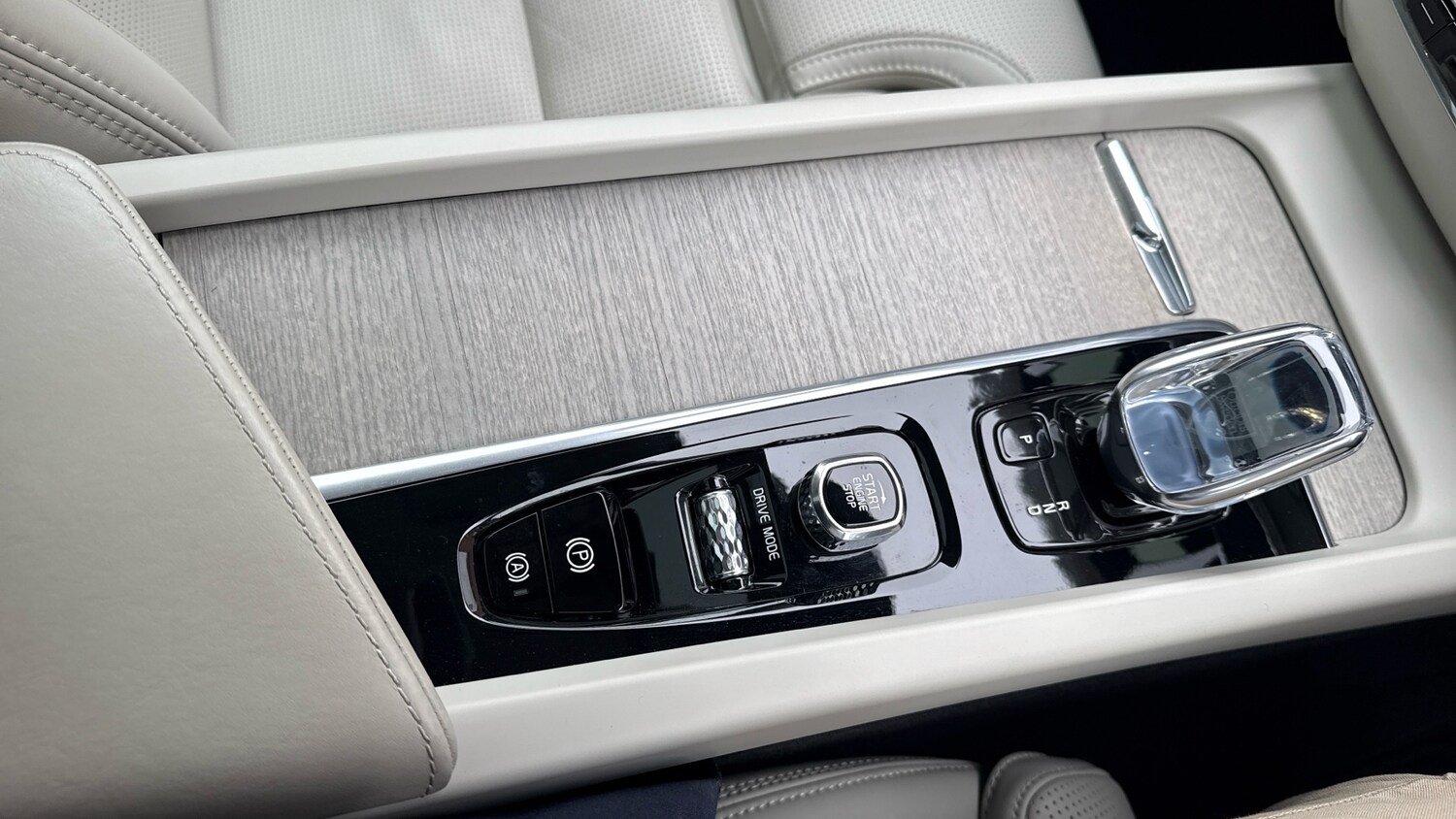 Used Volvo XC60 2021 for sale - 77983856: Photo 45