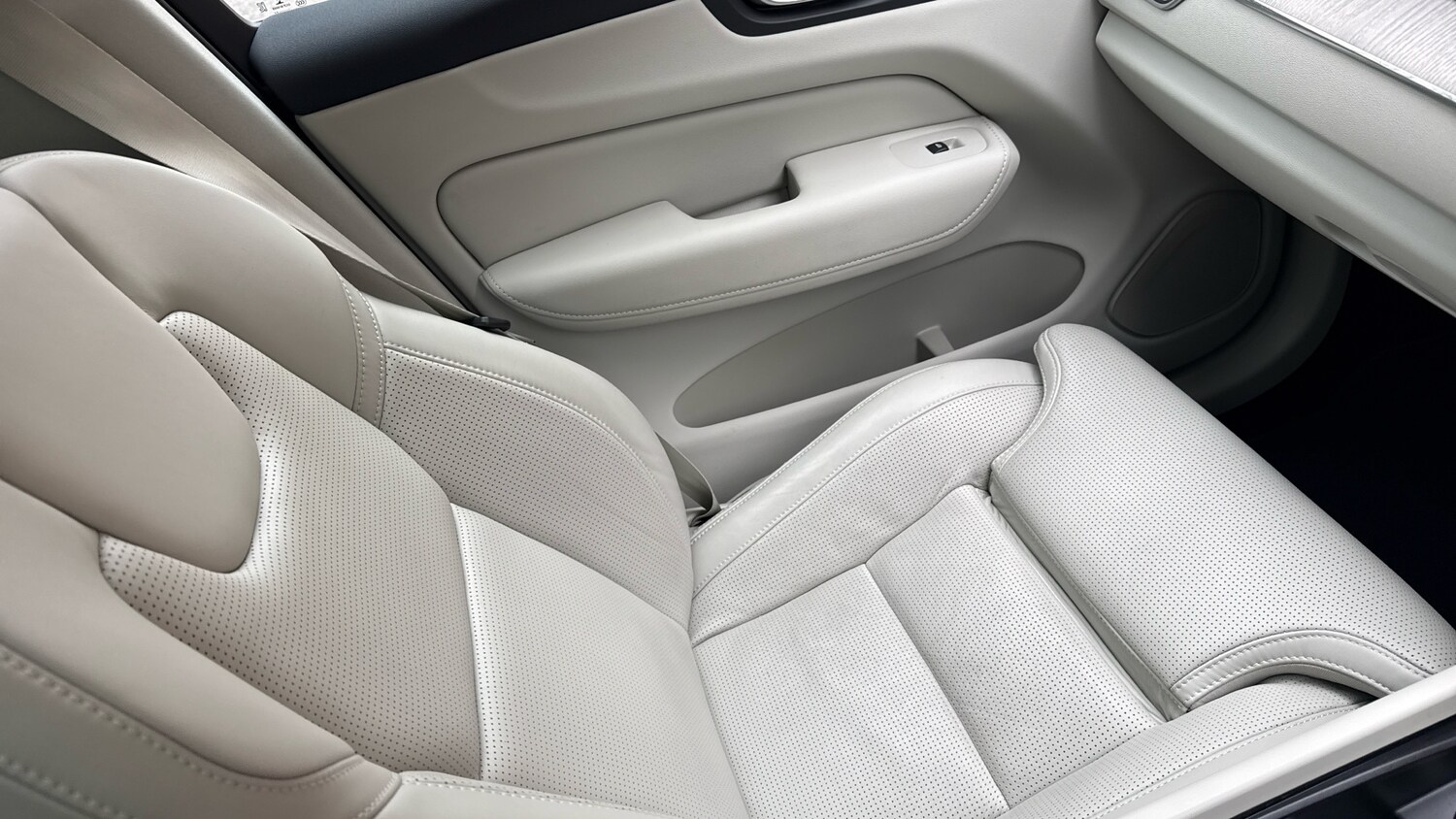 Used Volvo XC60 2021 for sale - 77983856: Photo 57