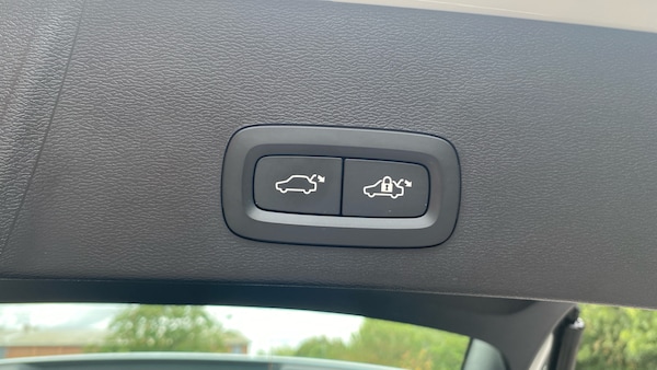 Used Volvo XC40 2023 for sale - 75686143: Photo 40