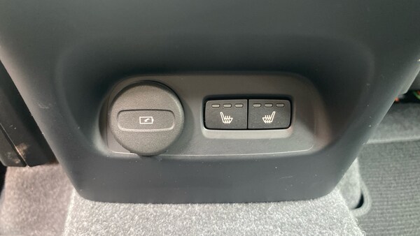 Used Volvo XC40 2023 for sale - 75686143: Photo 43