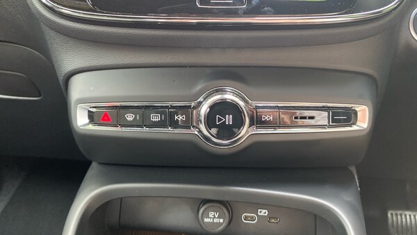 Used Volvo XC40 2023 for sale - 75686143: Photo 45