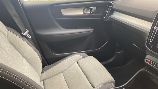 Used Volvo XC40 2023 for sale - 75686143: Photo 46