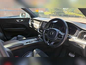 Used Volvo XC60 2017 for sale - 79082414: Photo