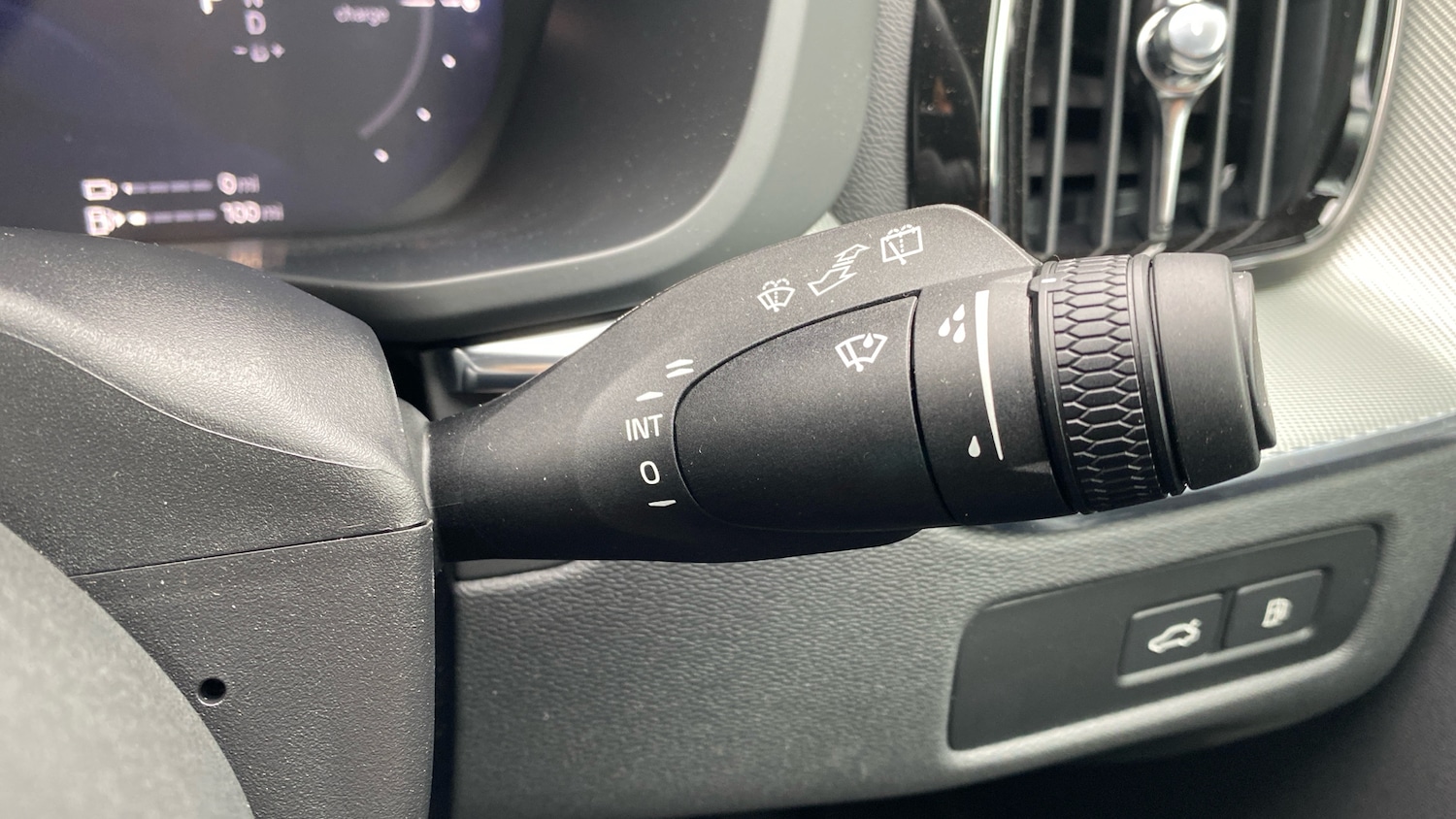 Used Volvo XC60 2025 for sale - 76653209: Photo 25