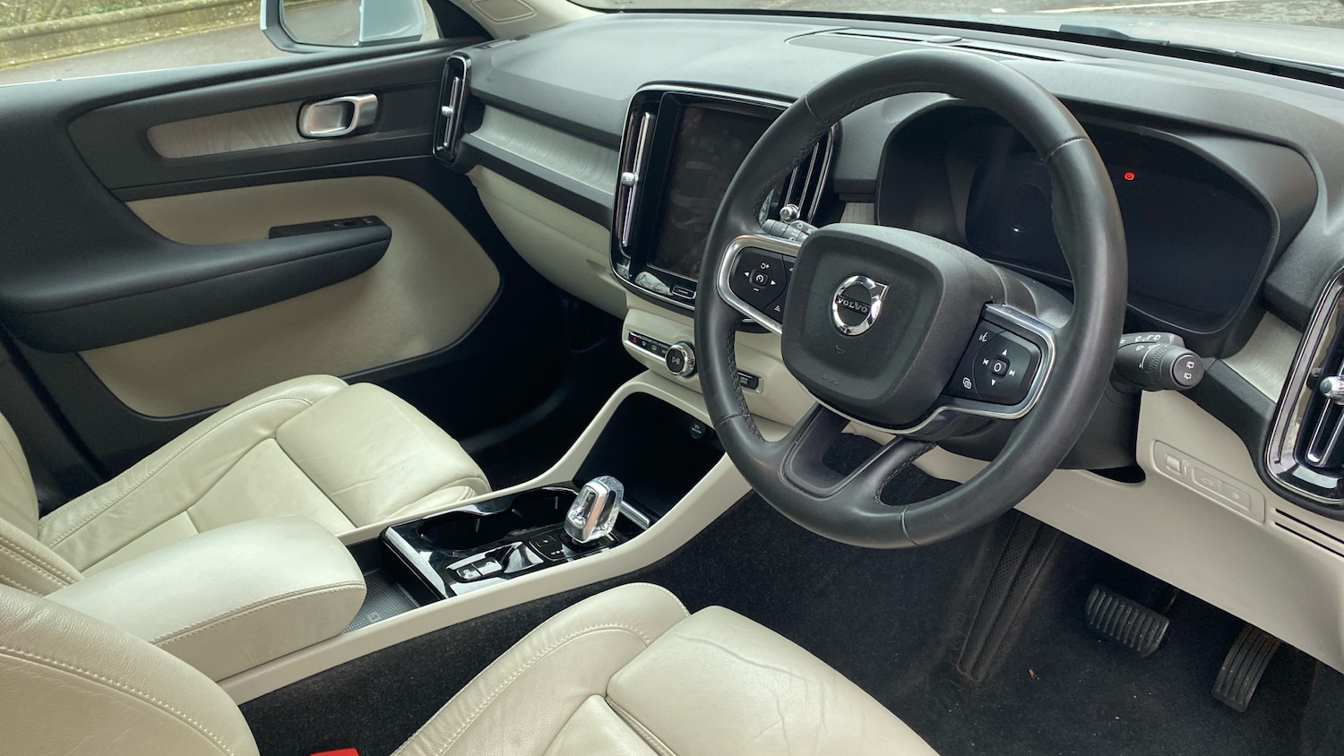 Used Volvo XC40 2022 for sale - 77591312: Photo 4