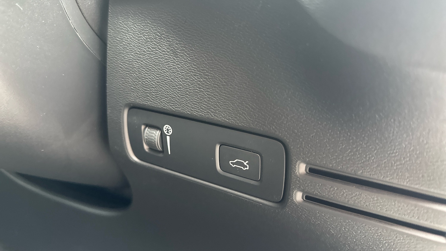 Used Volvo XC40 2021 for sale - 77653513: Photo 37