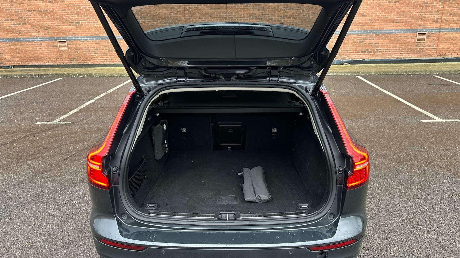 Used Volvo V60 2019 for sale - 76979296: Photo 13