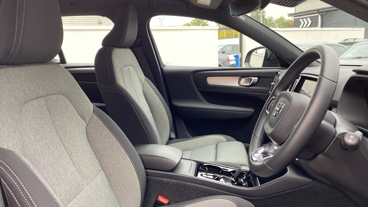 Used Volvo XC40 2023 for sale - 76653275: Photo 11