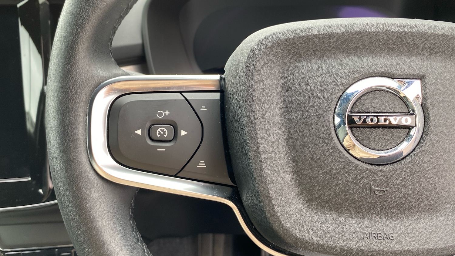 Used Volvo XC40 2023 for sale - 76653275: Photo 17