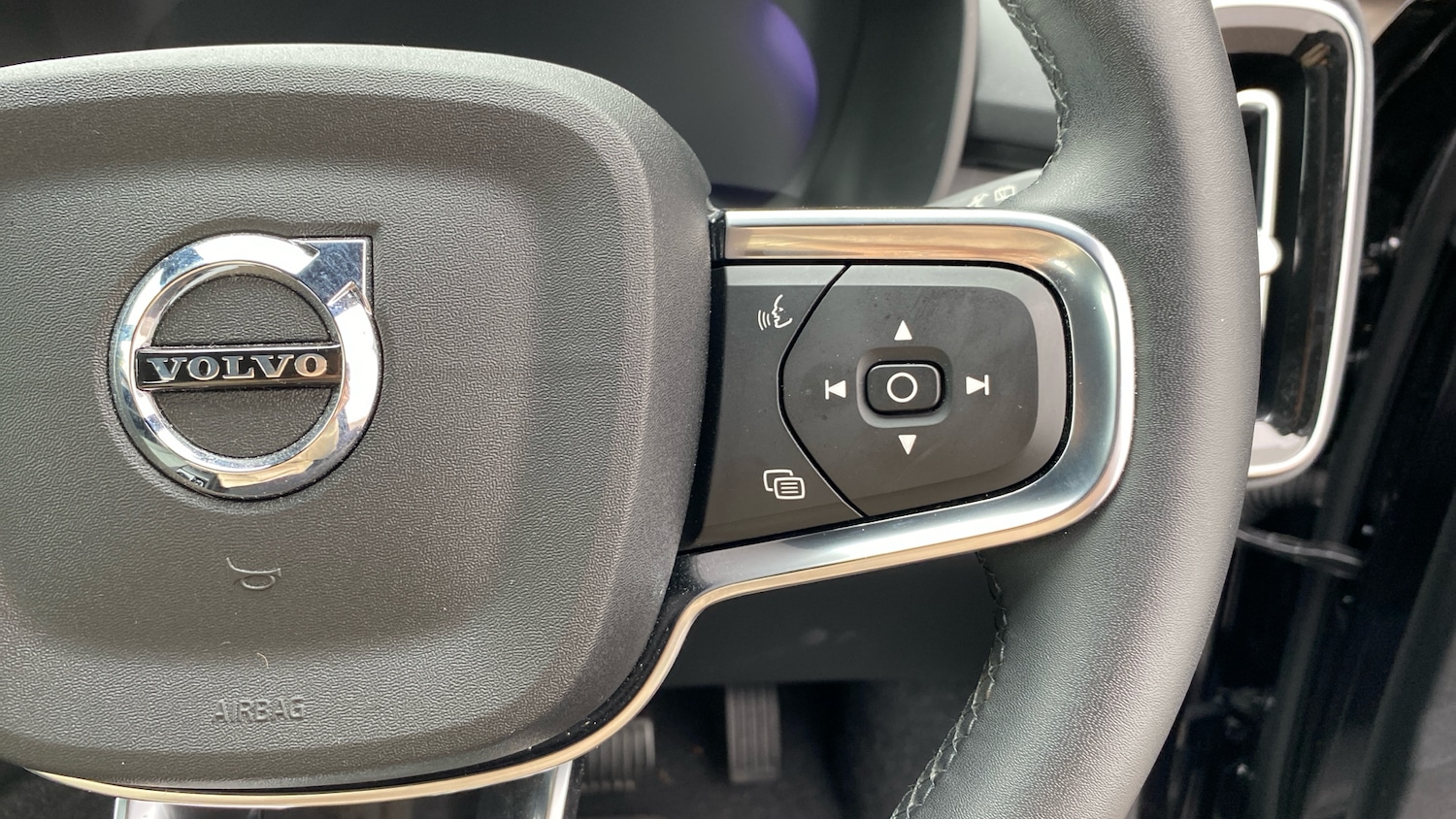 Used Volvo XC40 2023 for sale - 76653275: Photo 18