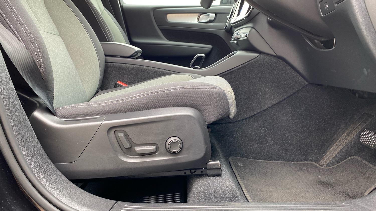 Used Volvo XC40 2023 for sale - 76653275: Photo 33