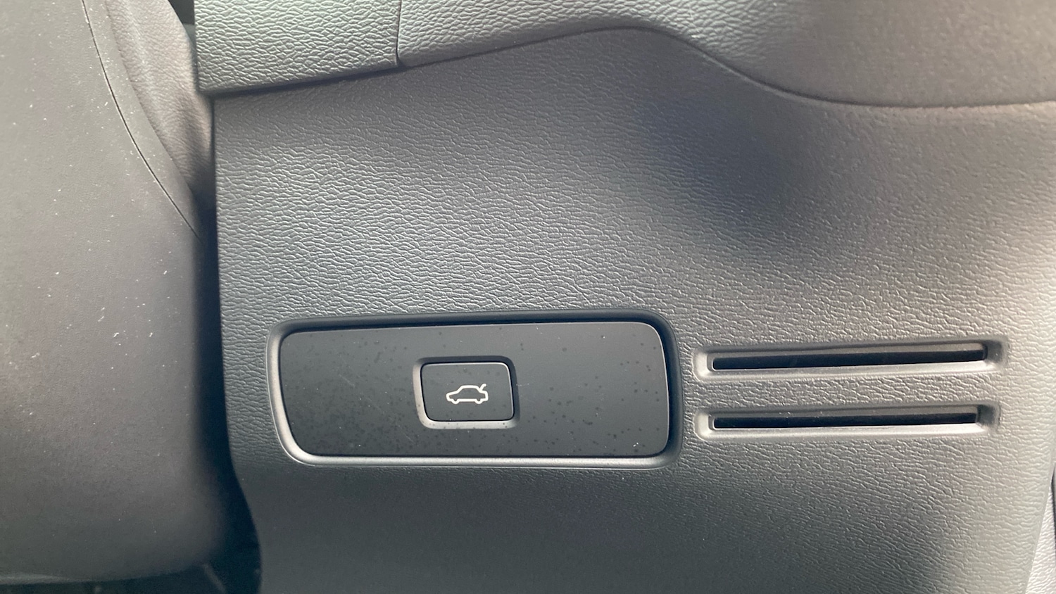 Used Volvo XC40 2023 for sale - 76653275: Photo 35