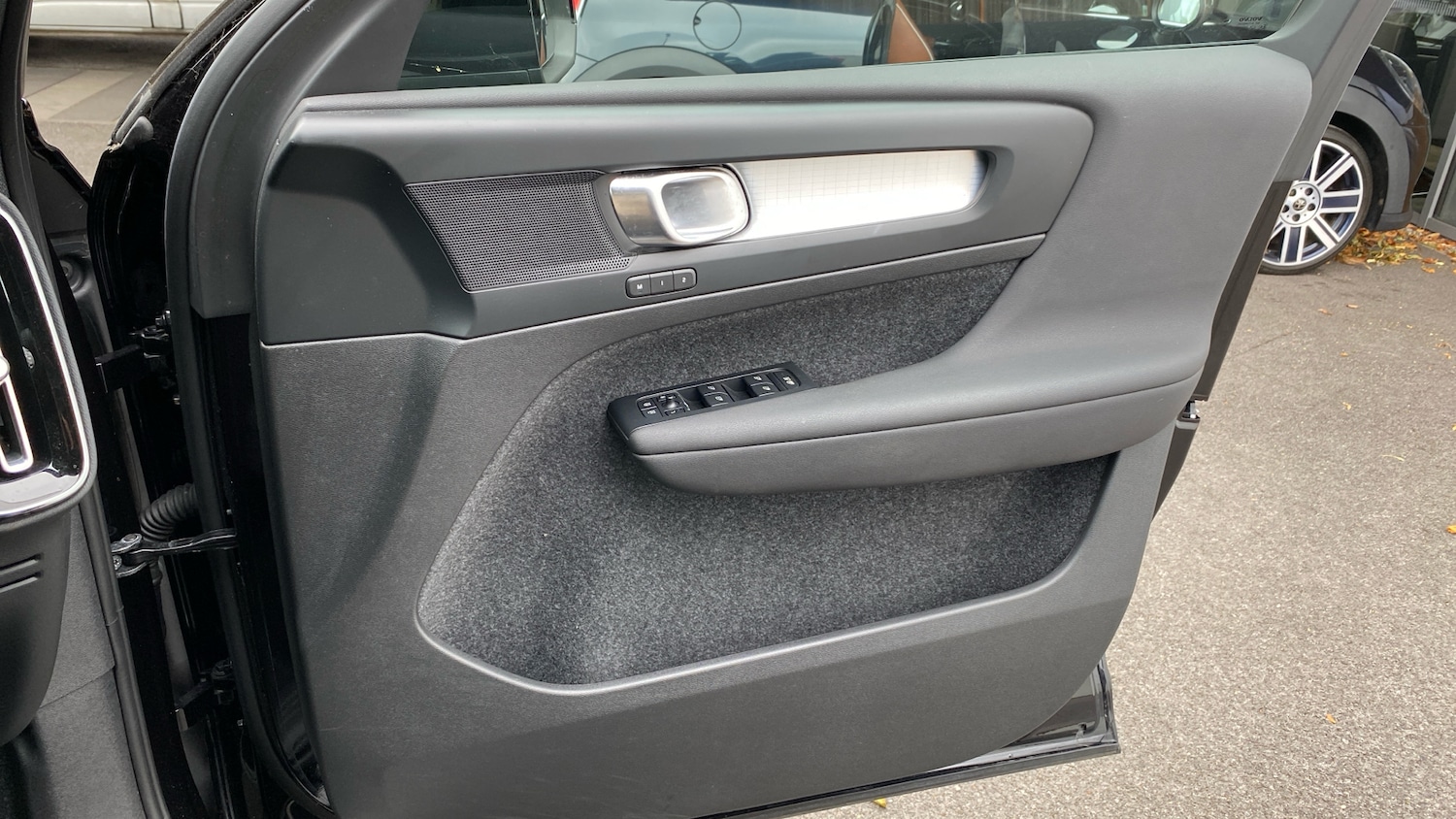 Used Volvo XC40 2023 for sale - 76653275: Photo 37