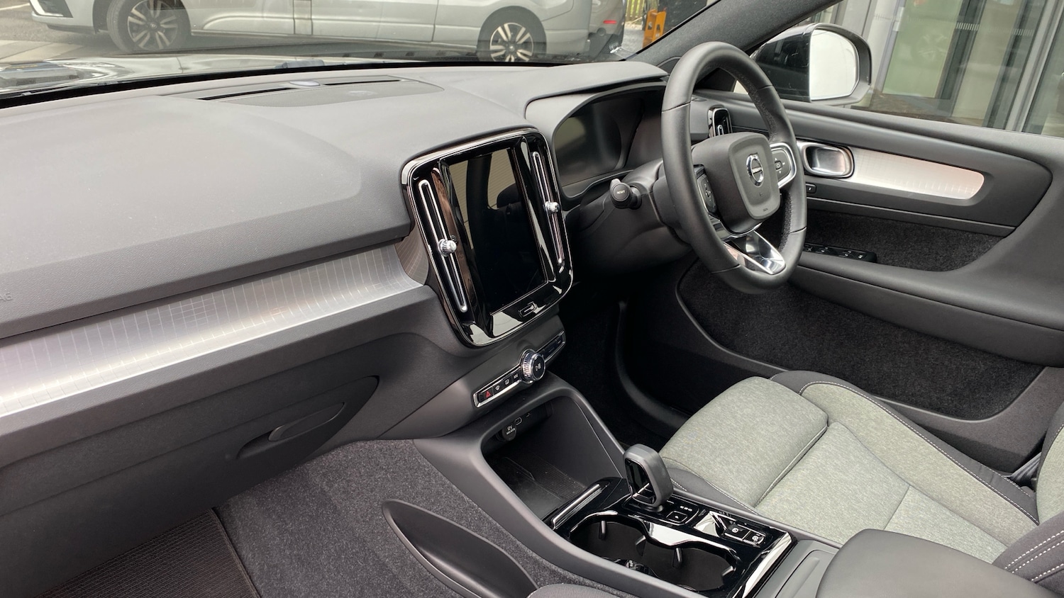 Used Volvo XC40 2023 for sale - 76653275: Photo 7