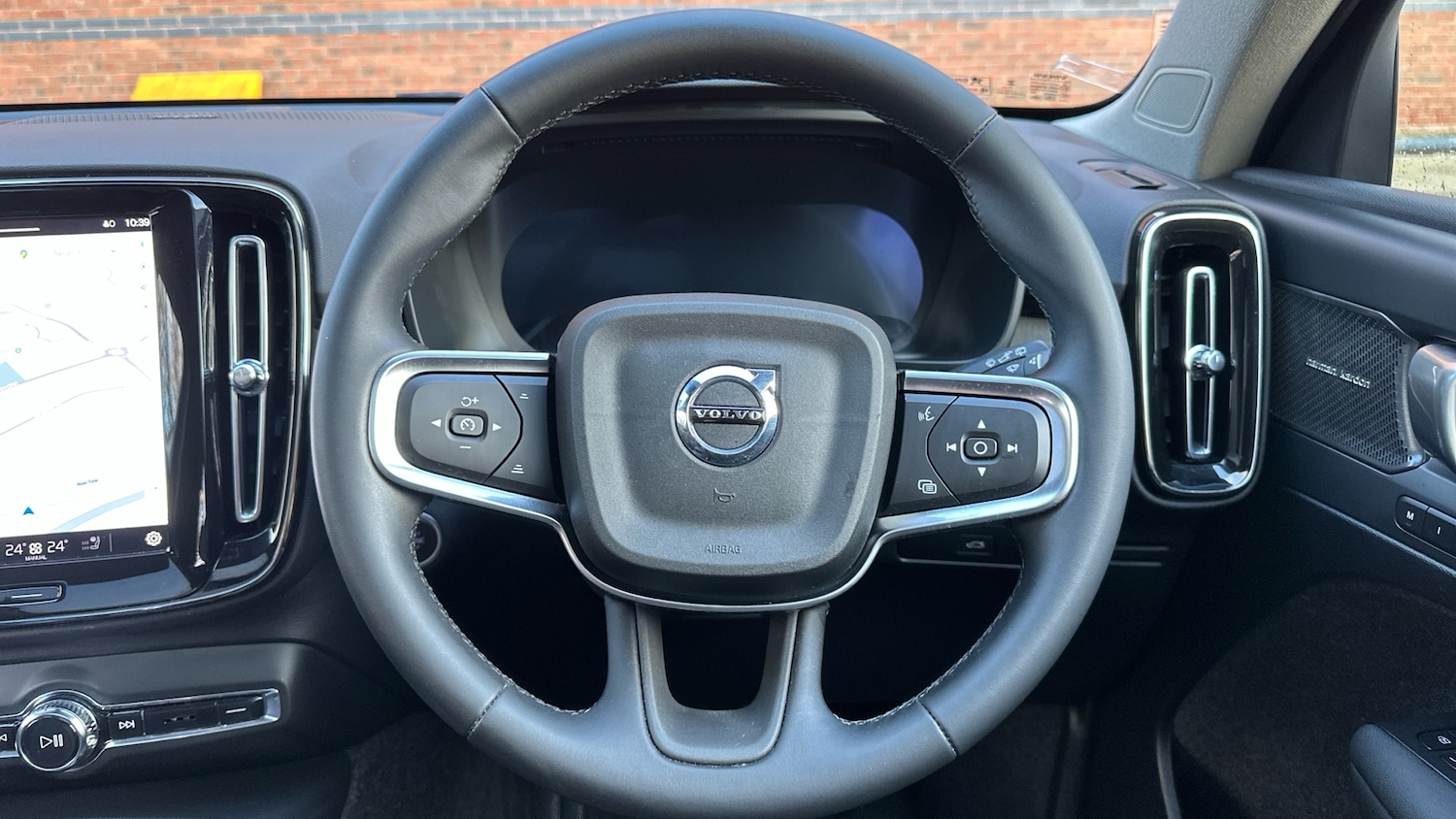 Used Volvo XC40 2025 for sale - 76784793: Photo 10