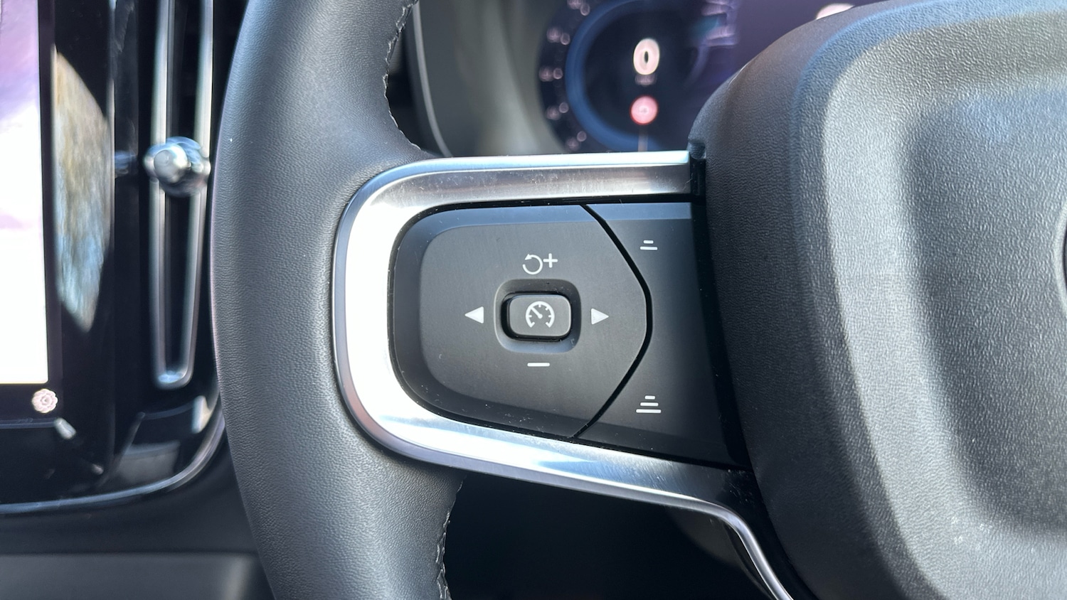 Used Volvo XC40 2025 for sale - 76784793: Photo 19