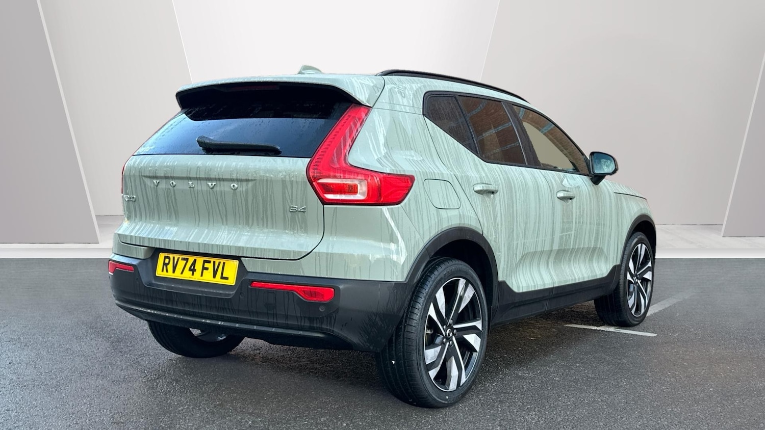 Used Volvo XC40 2025 for sale - 76784793: Photo 2