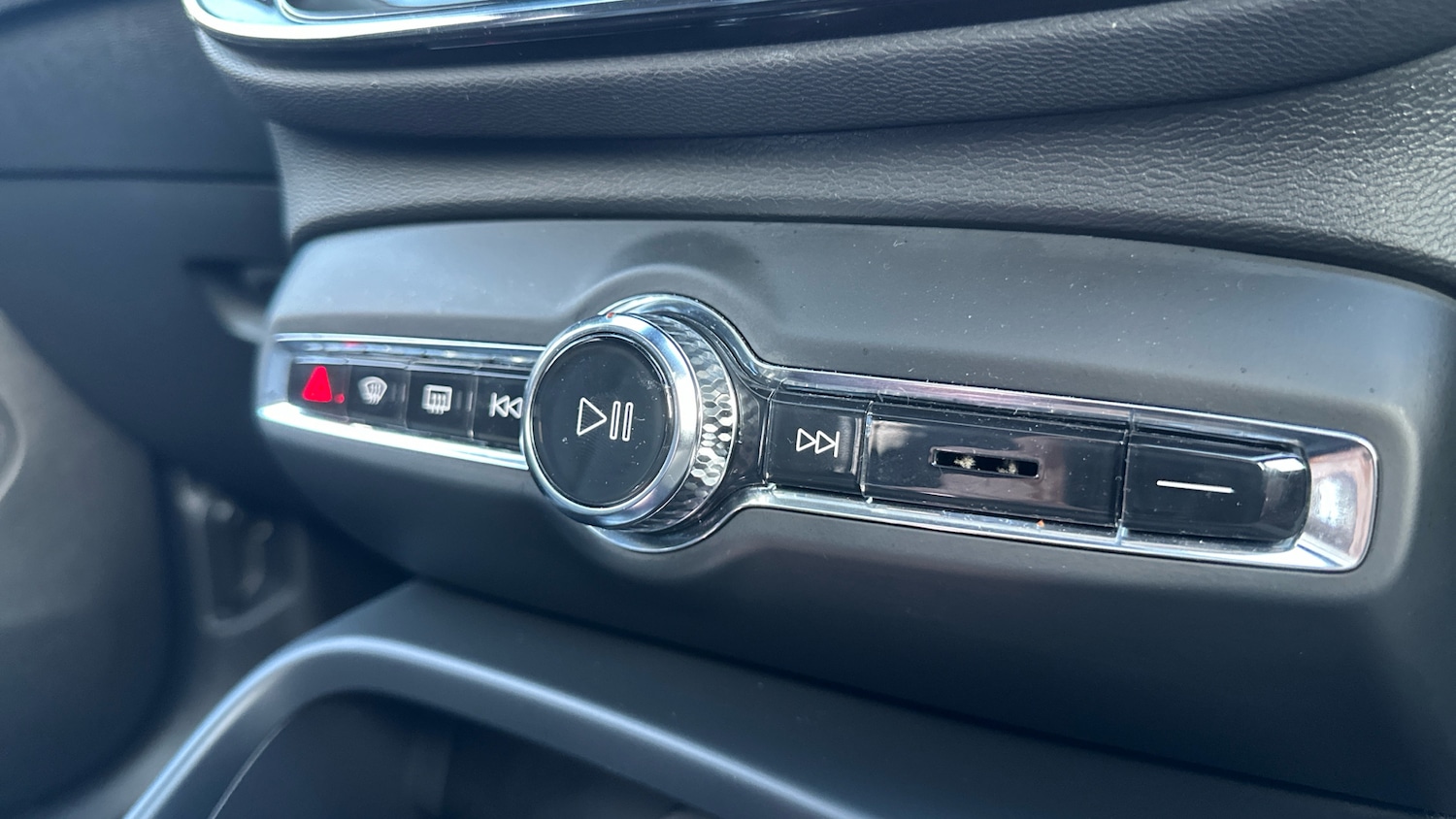 Used Volvo XC40 2025 for sale - 76784793: Photo 37