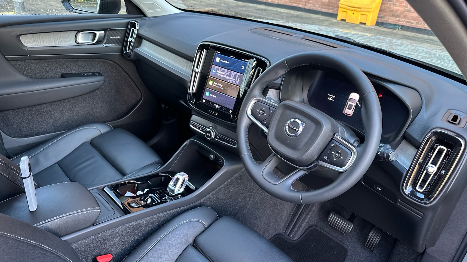 Used Volvo XC40 2025 for sale - 76784793: Photo 4