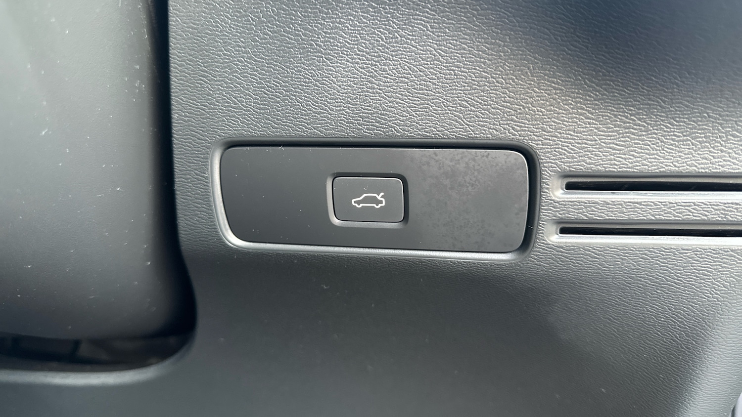 Used Volvo XC40 2025 for sale - 76784793: Photo 42