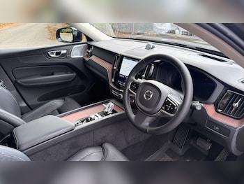 Used Volvo XC60 2023 for sale - 79312108: Photo