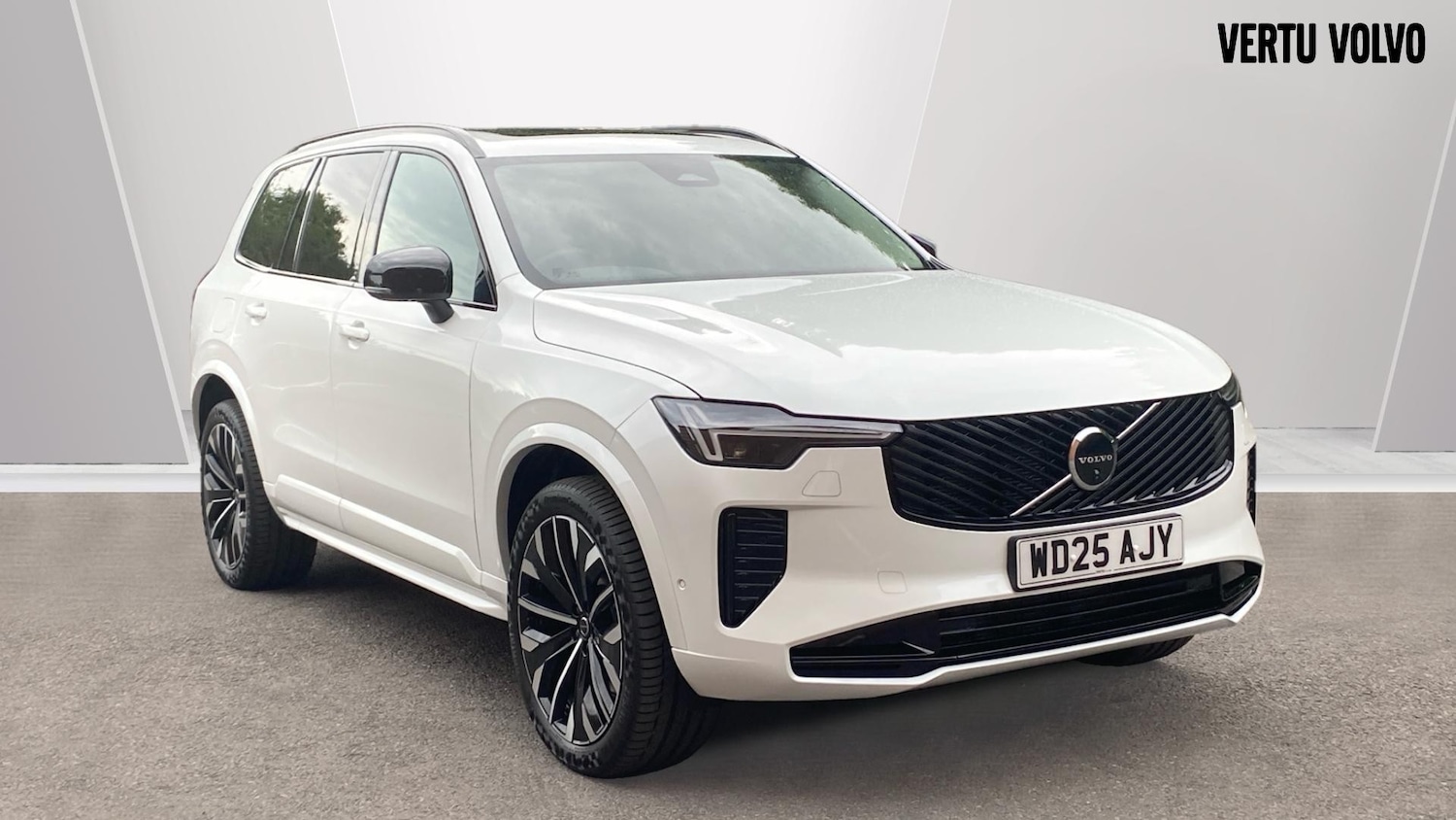 2025 Volvo XC90 2.0 B5P Plus Dark 5dr AWD Geartronic Petrol Estate Estate Petrol - Picture 1 of 24