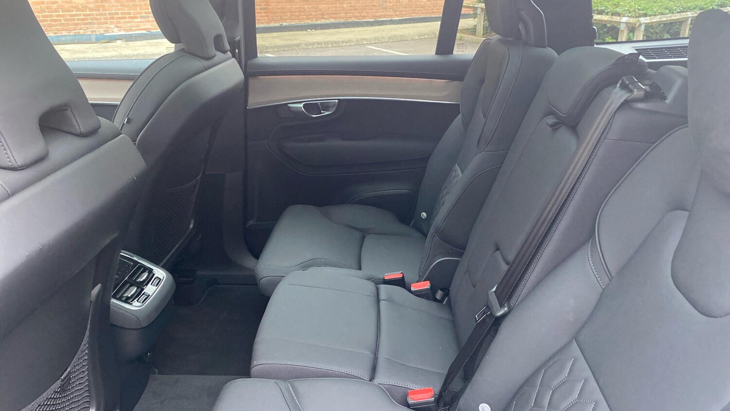2025 Volvo XC90 2.0 B5P Plus Dark 5dr AWD Geartronic Petrol Estate Estate Petrol - Picture 10 of 24