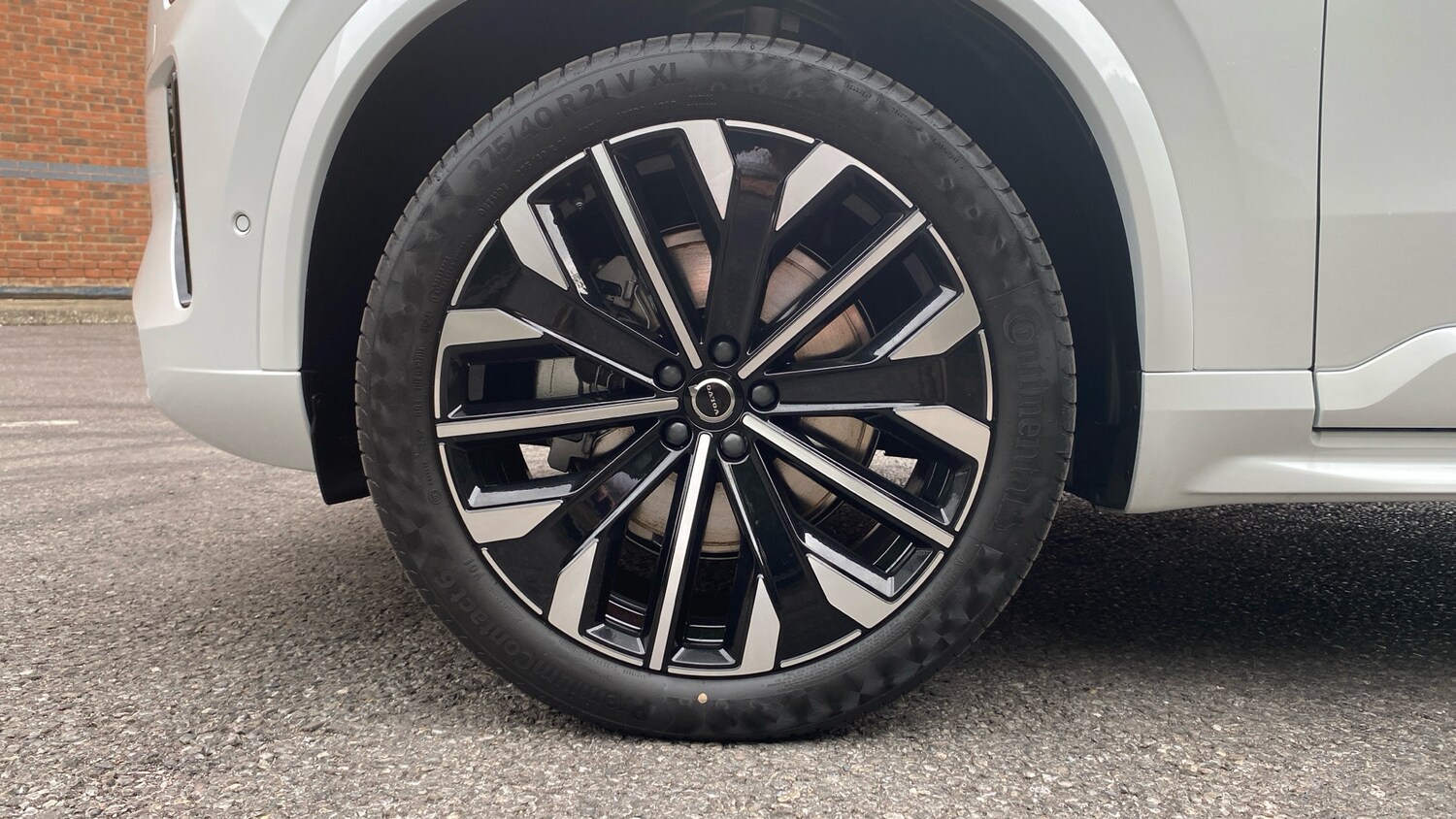 2025 Volvo XC90 2.0 B5P Plus Dark 5dr AWD Geartronic Petrol Estate Estate Petrol - Picture 16 of 24
