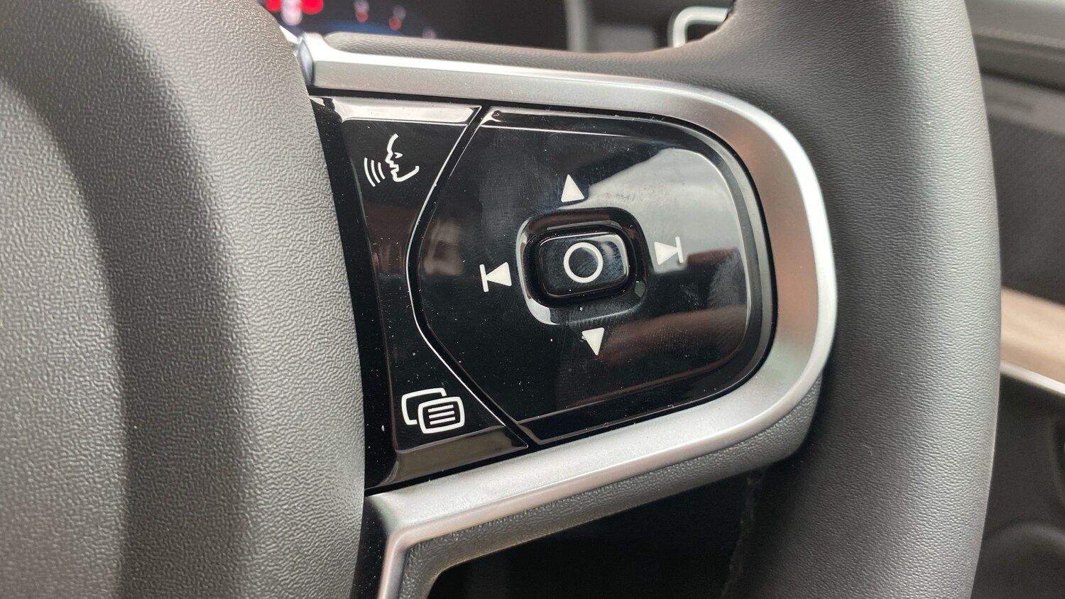 2025 Volvo XC90 2.0 B5P Plus Dark 5dr AWD Geartronic Petrol Estate Estate Petrol - Picture 19 of 24