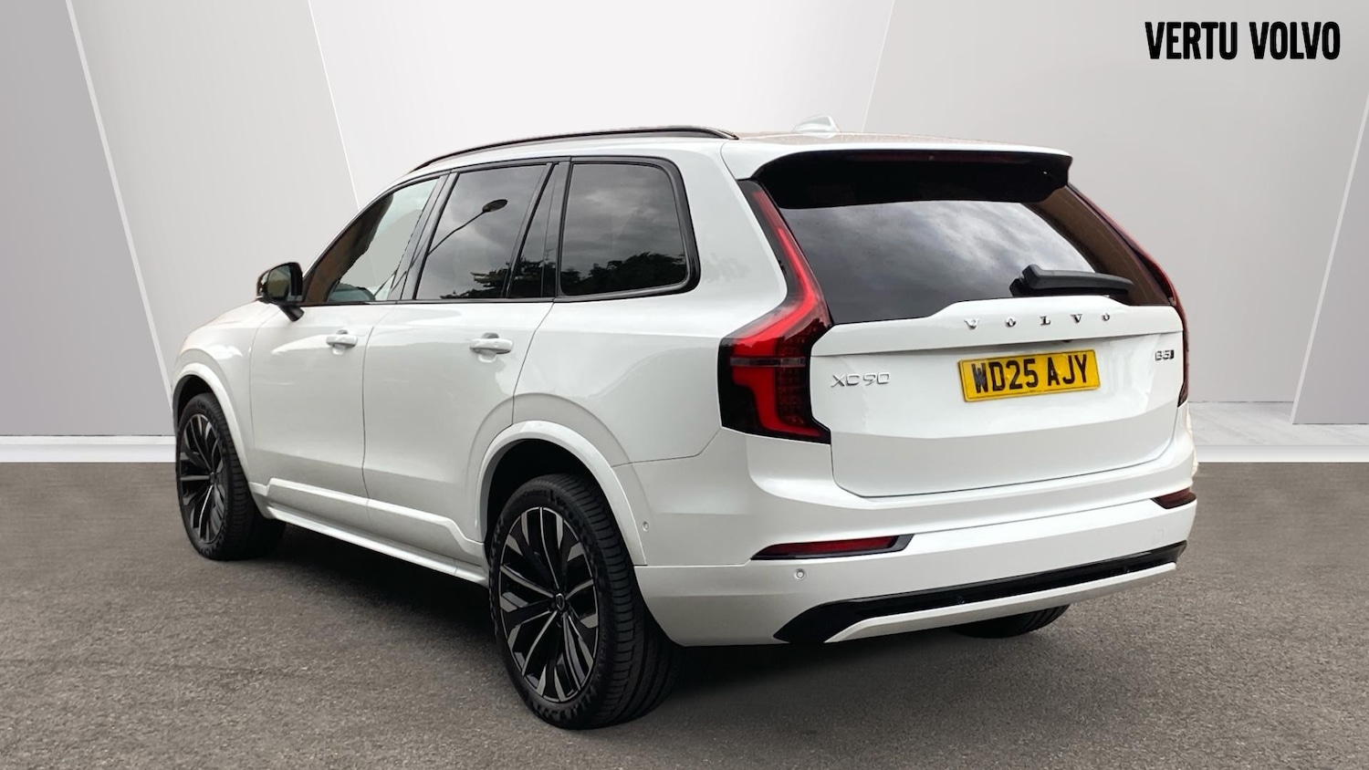 2025 Volvo XC90 2.0 B5P Plus Dark 5dr AWD Geartronic Petrol Estate Estate Petrol - Picture 2 of 24