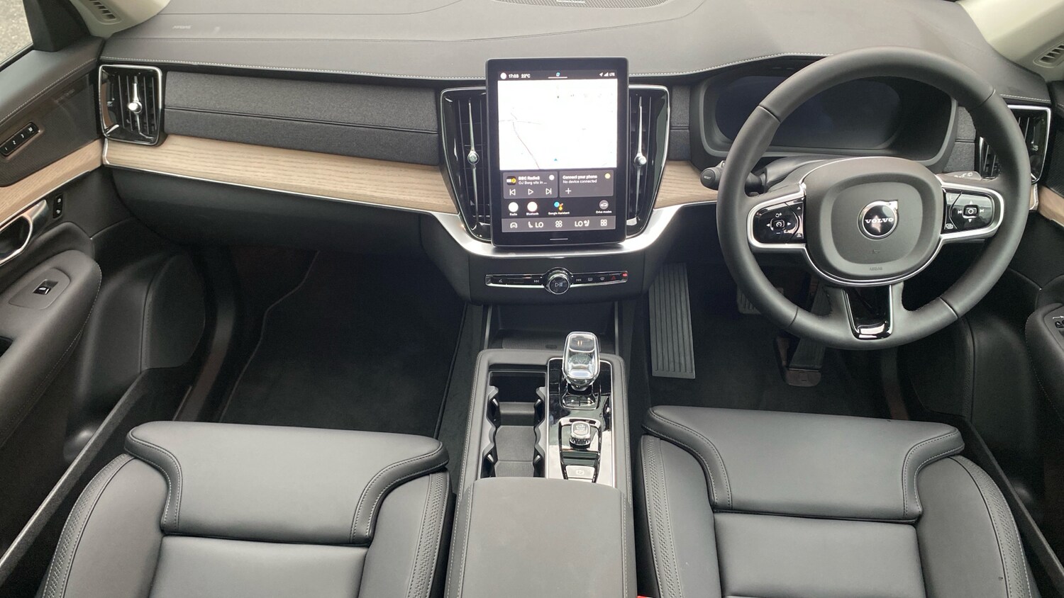 2025 Volvo XC90 2.0 B5P Plus Dark 5dr AWD Geartronic Petrol Estate Estate Petrol - Picture 20 of 24