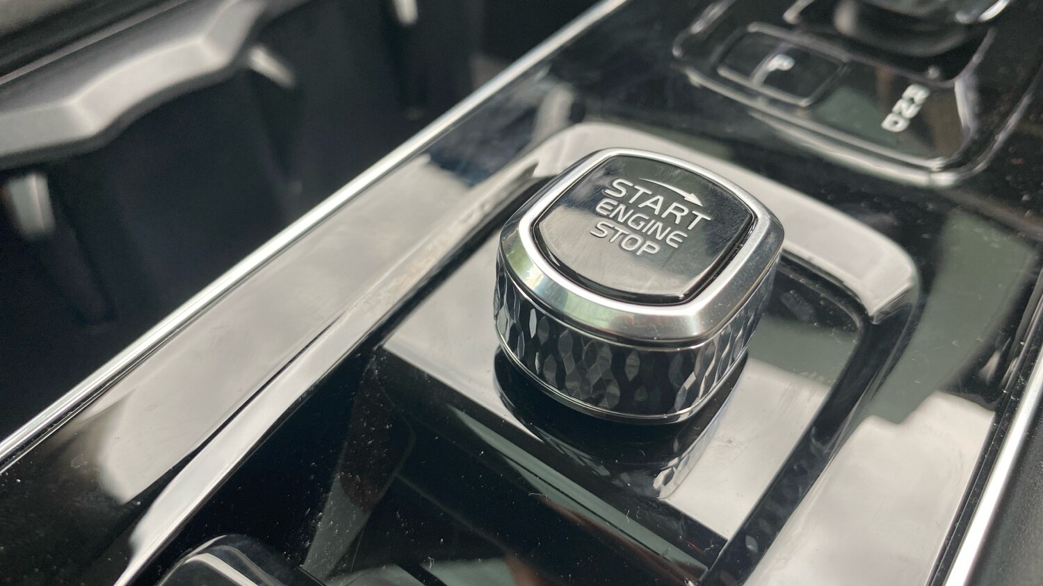 2025 Volvo XC90 2.0 B5P Plus Dark 5dr AWD Geartronic Petrol Estate Estate Petrol - Picture 23 of 24
