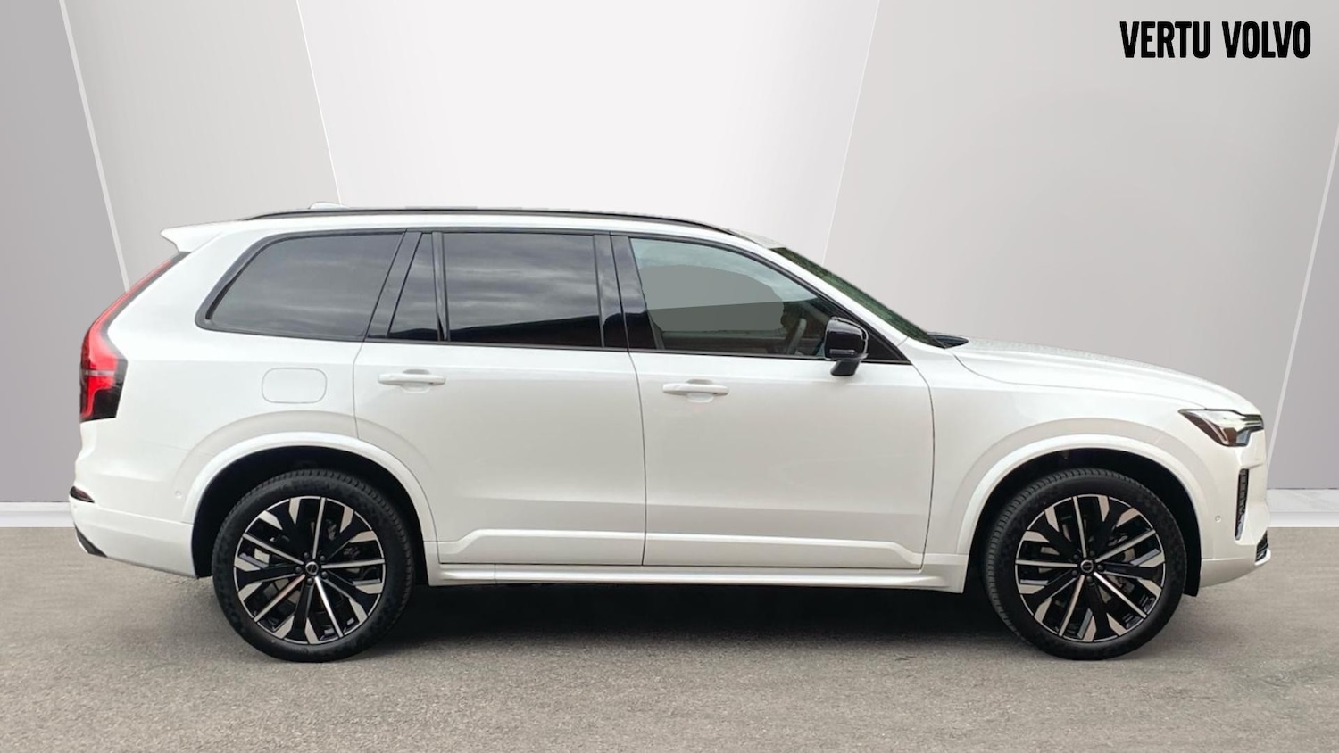 2025 Volvo XC90 2.0 B5P Plus Dark 5dr AWD Geartronic Petrol Estate Estate Petrol - Picture 3 of 24