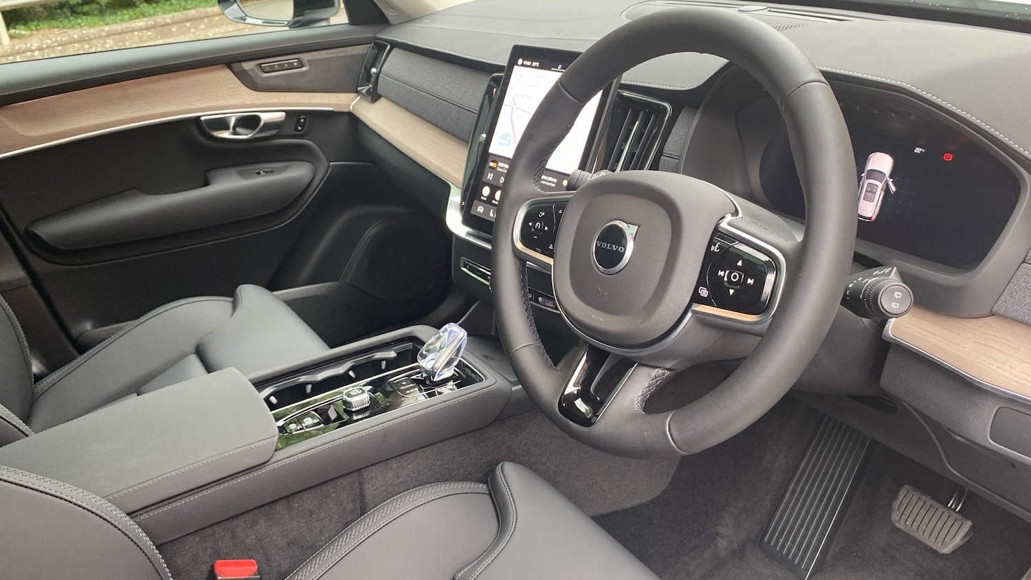 2025 Volvo XC90 2.0 B5P Plus Dark 5dr AWD Geartronic Petrol Estate Estate Petrol - Picture 5 of 24