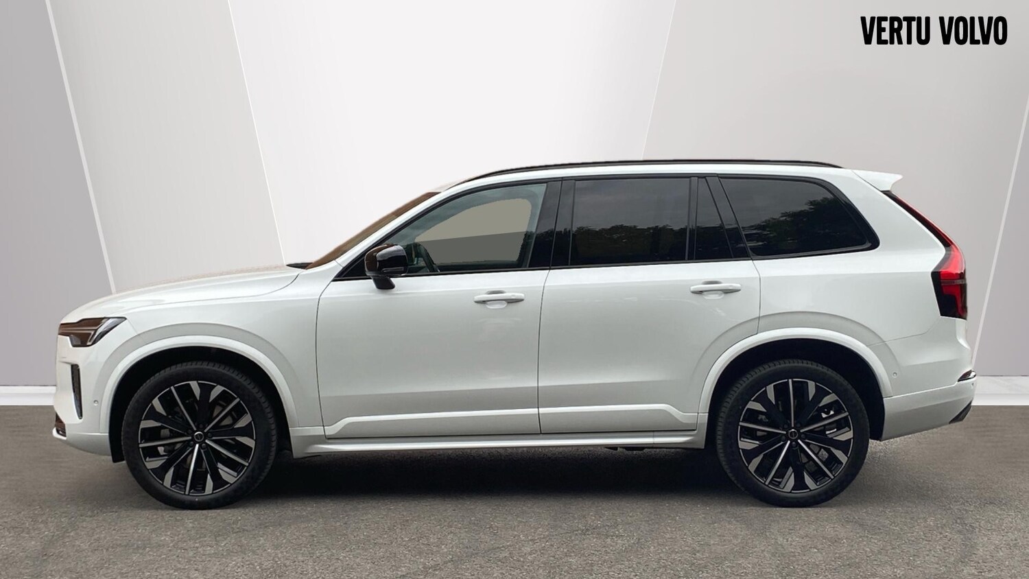 2025 Volvo XC90 2.0 B5P Plus Dark 5dr AWD Geartronic Petrol Estate Estate Petrol - Picture 8 of 24