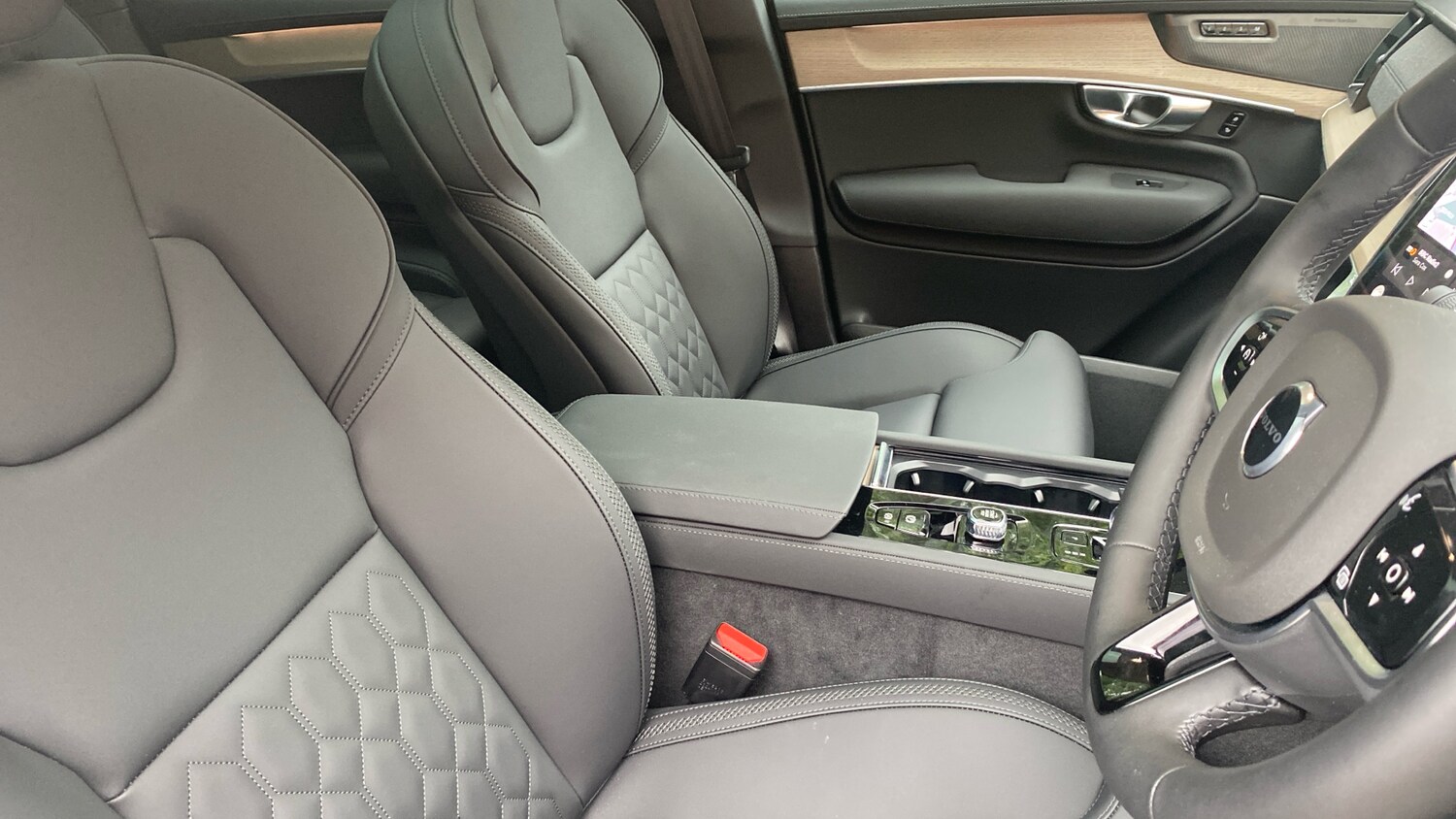 2025 Volvo XC90 2.0 B5P Plus Dark 5dr AWD Geartronic Petrol Estate Estate Petrol - Picture 9 of 24