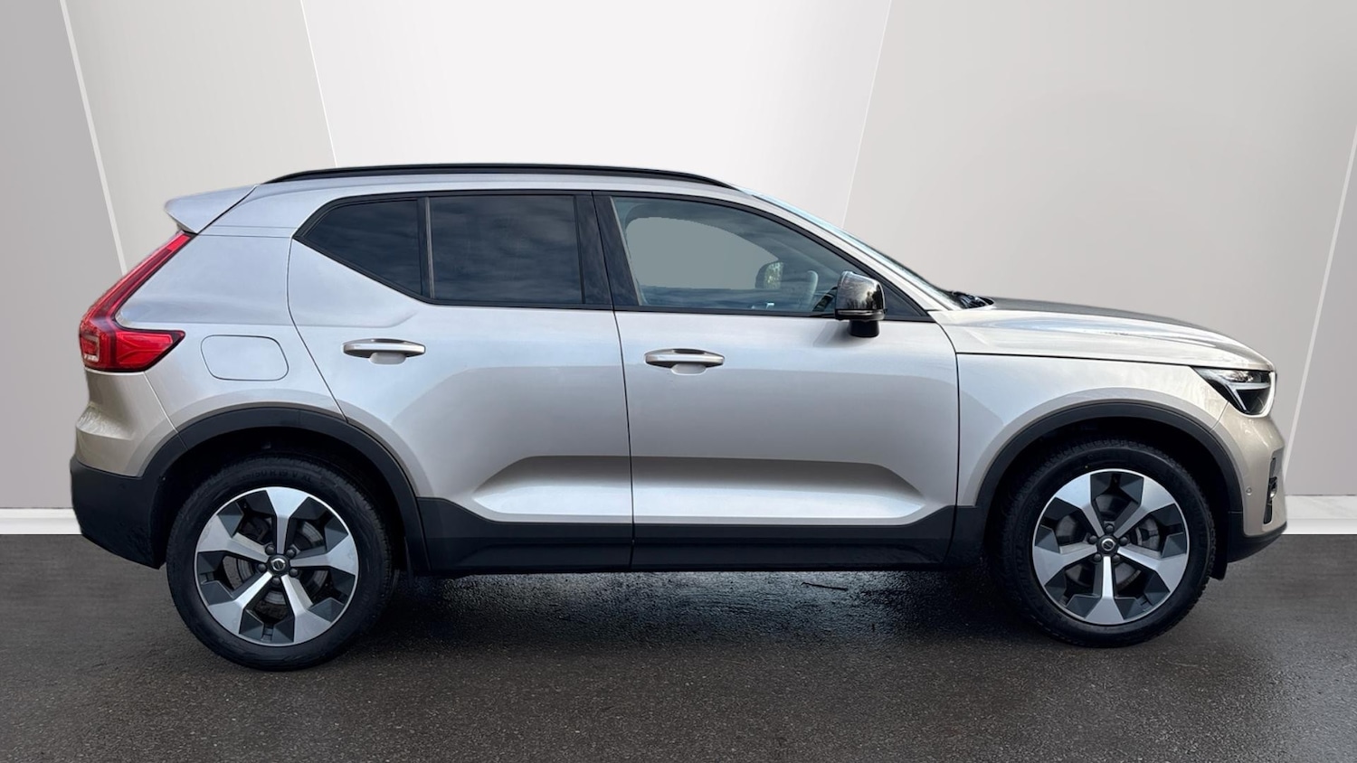 Used Volvo XC40 2023 for sale - 77171071: Photo 3