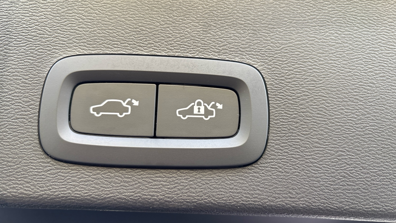 Used Volvo XC40 2023 for sale - 77171071: Photo 32