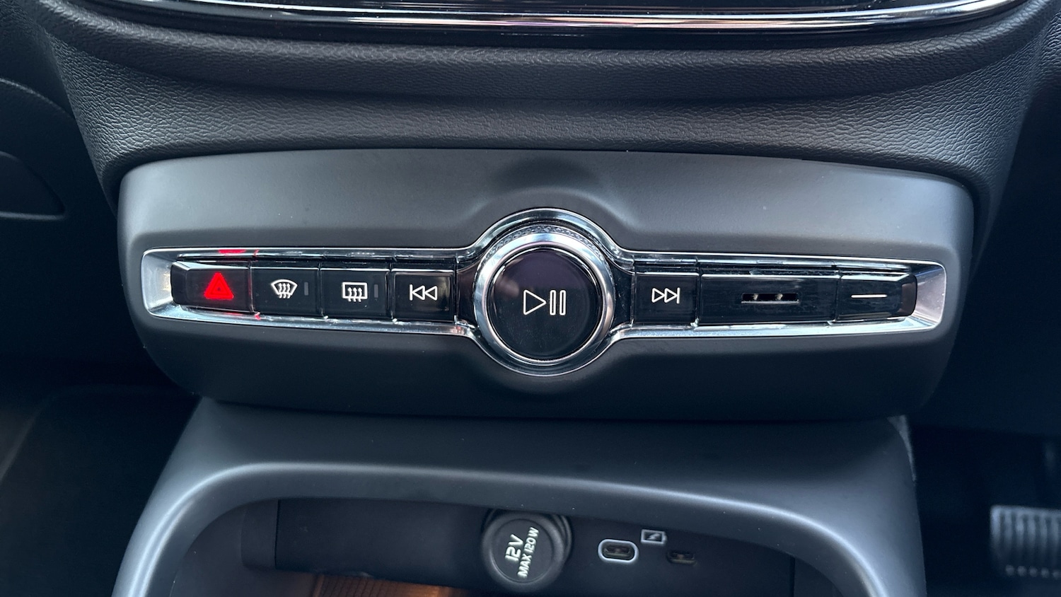 Used Volvo XC40 2023 for sale - 77171071: Photo 34