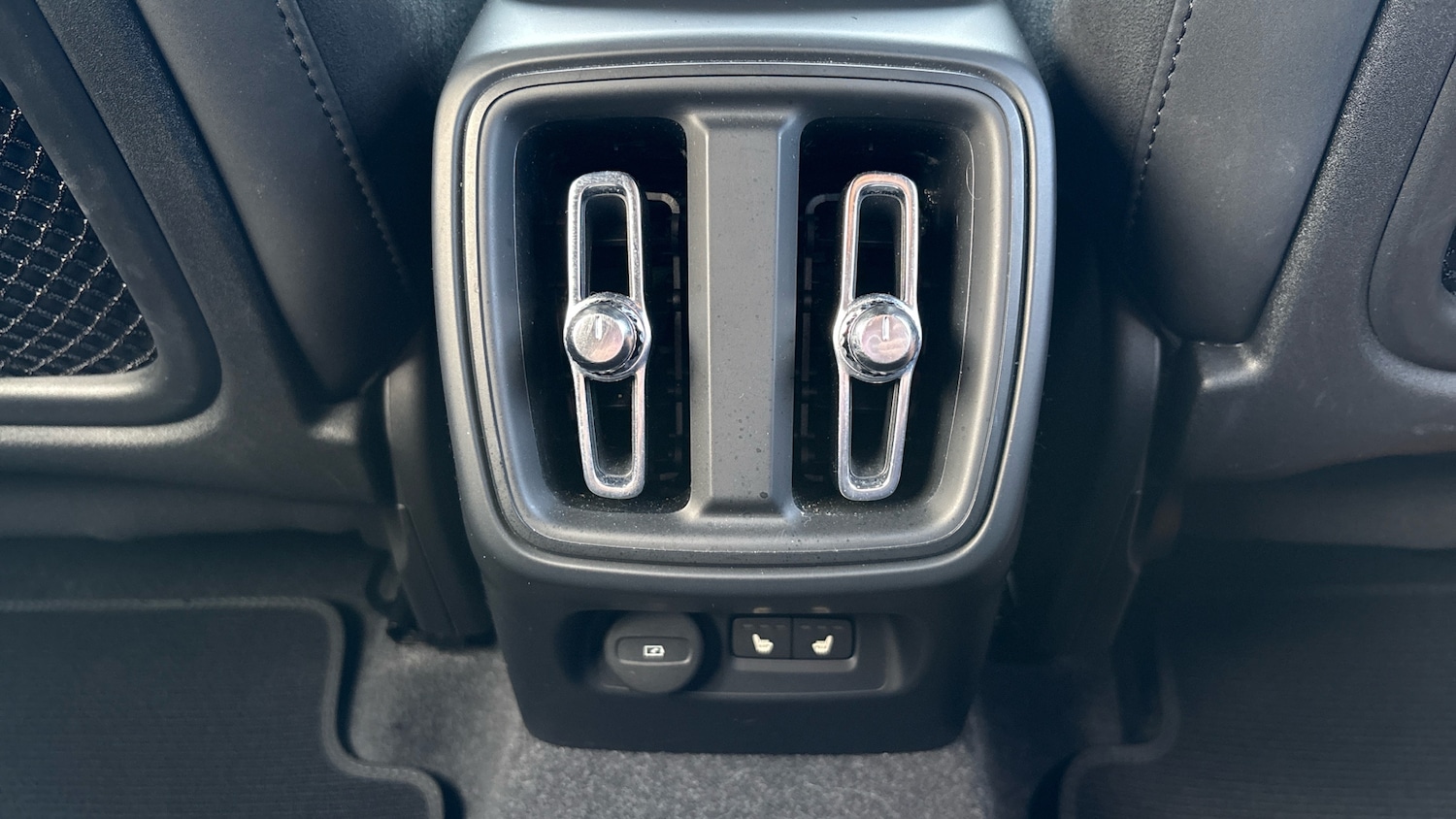 Used Volvo XC40 2023 for sale - 77171071: Photo 41