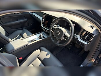 Used Volvo V60 2025 for sale - 79243510: Photo