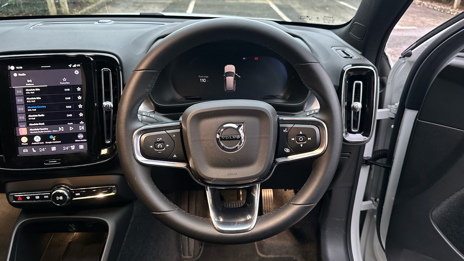 Used Volvo XC40 2025 for sale - 76653205: Photo 10