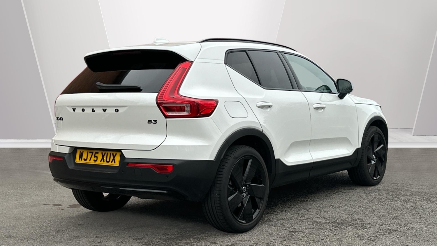 Used Volvo XC40 2025 for sale - 76653205: Photo 2
